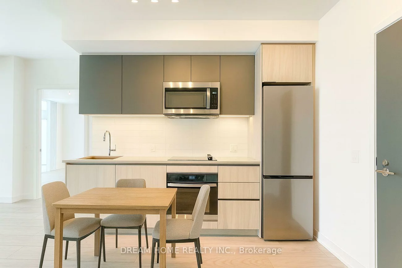 5858, Yonge, Newtonbrook West, Toronto