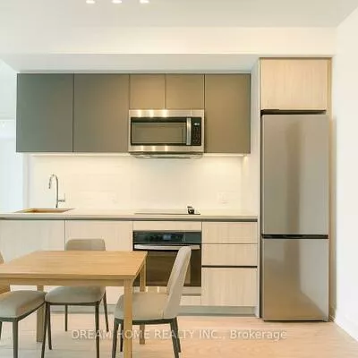 5858, Yonge, Newtonbrook West, Toronto