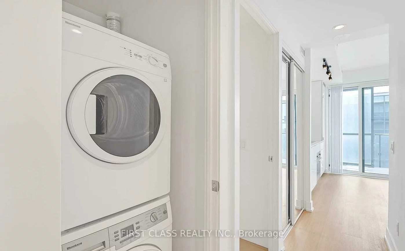 7, Grenville, Bay Street Corridor, Toronto