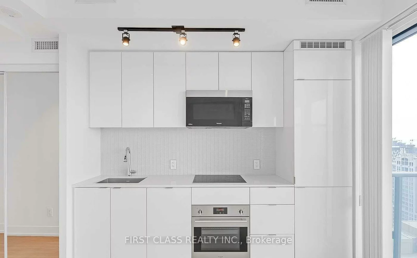 7, Grenville, Bay Street Corridor, Toronto