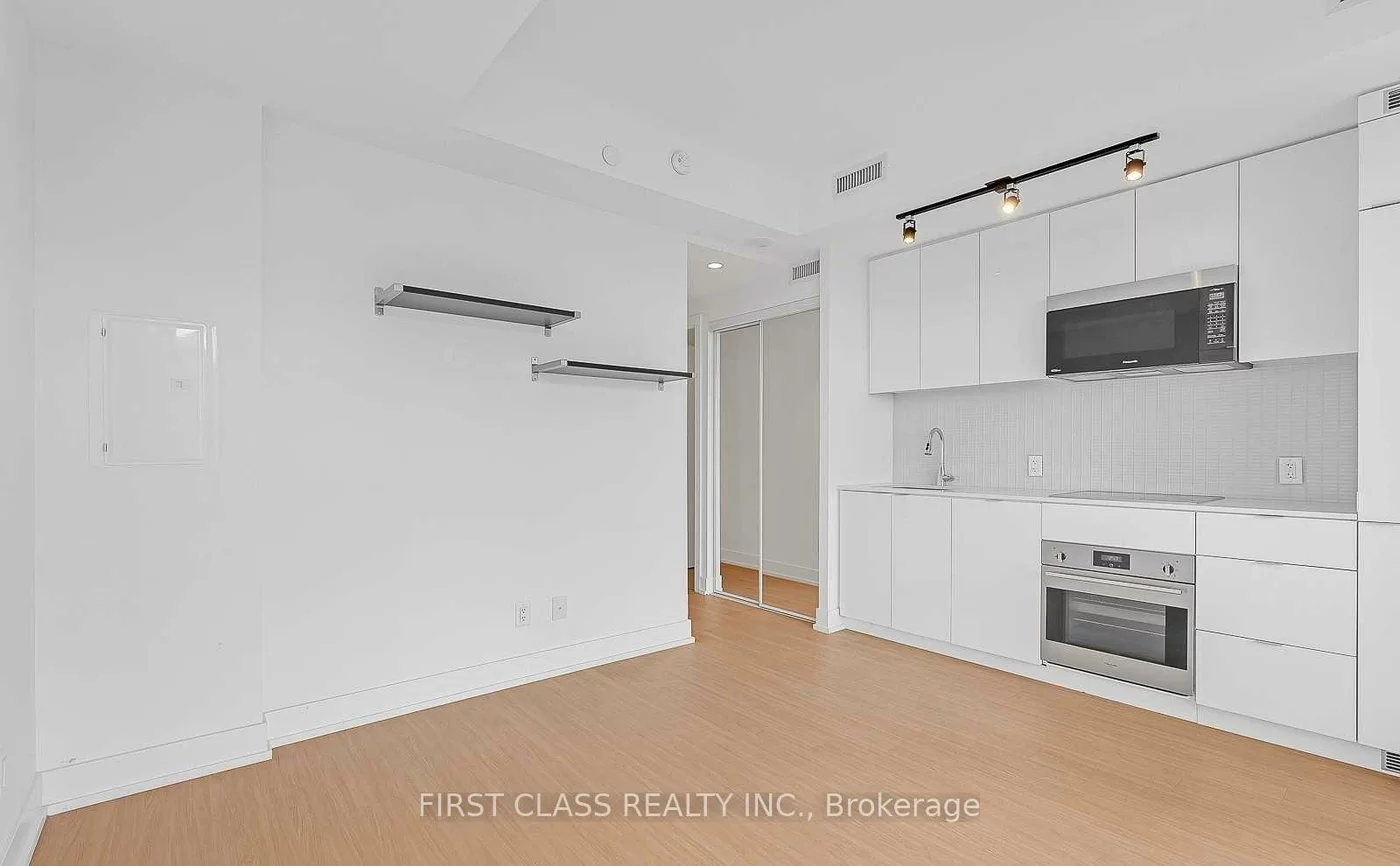 7, Grenville, Bay Street Corridor, Toronto