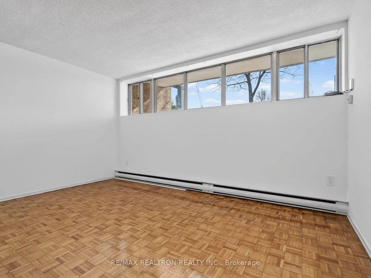 1042, Sheppard, Bathurst Manor, Toronto