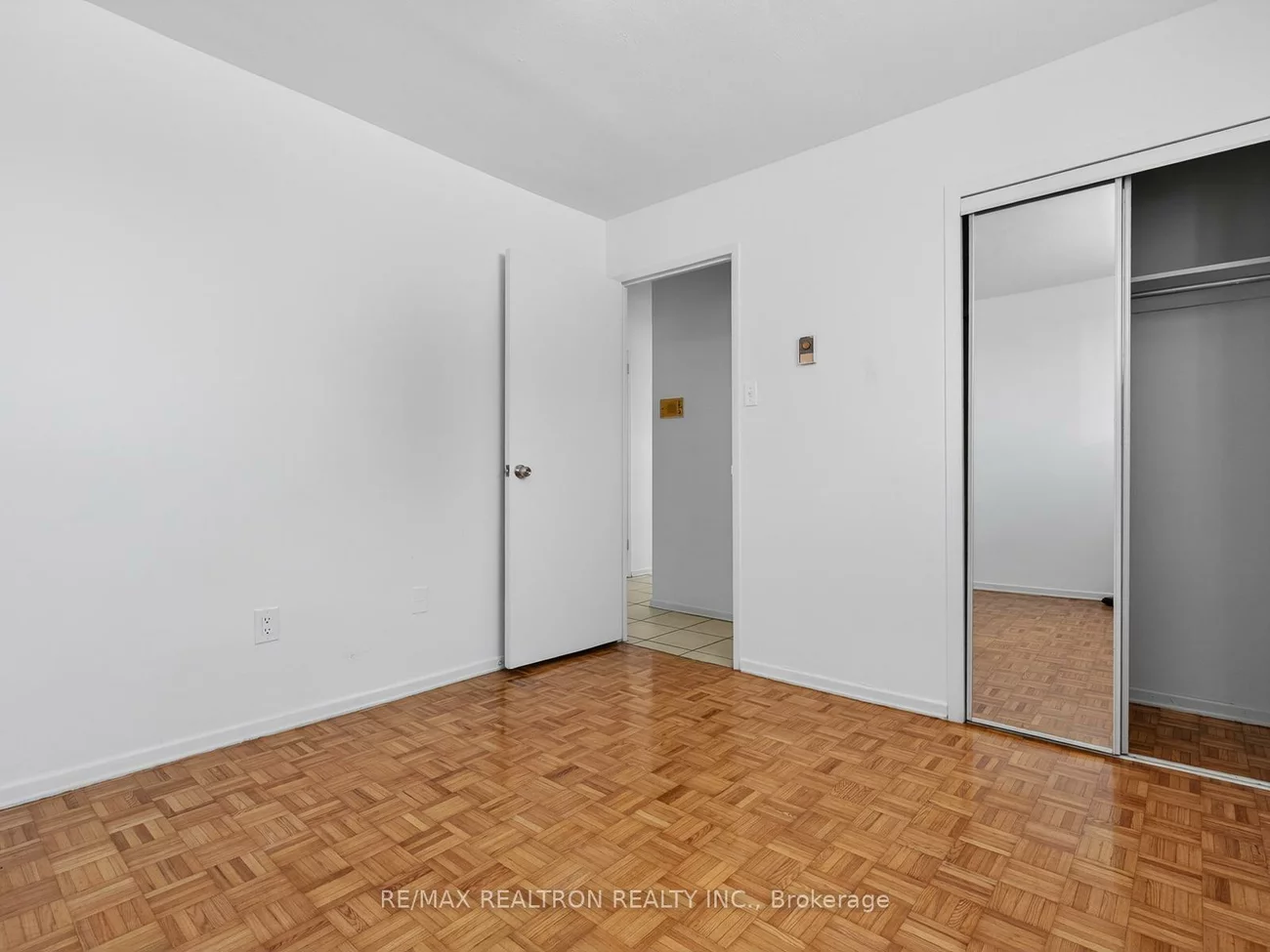 1042, Sheppard, Bathurst Manor, Toronto