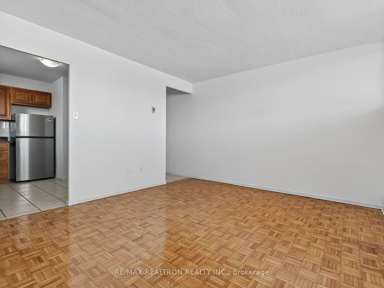 1042, Sheppard, Bathurst Manor, Toronto