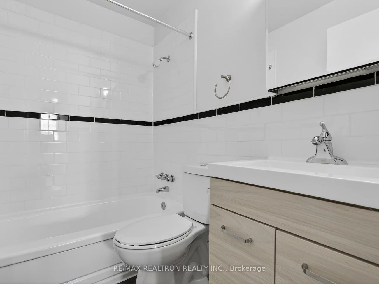 1042, Sheppard, Bathurst Manor, Toronto