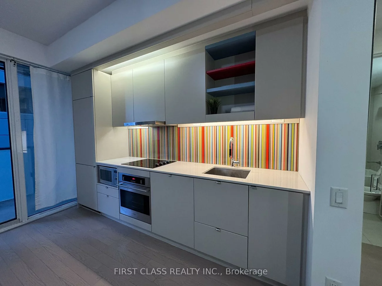 101, Peter, Waterfront Communities C1, Toronto