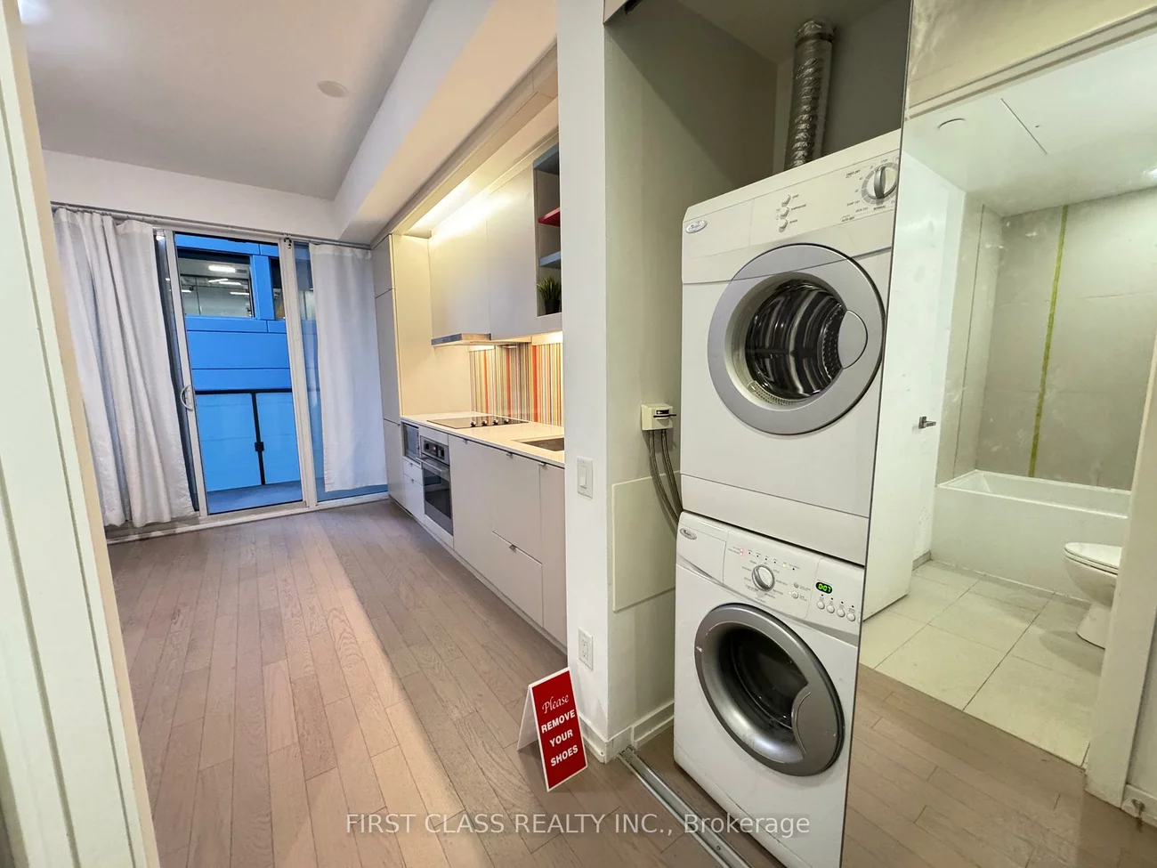 101, Peter, Waterfront Communities C1, Toronto