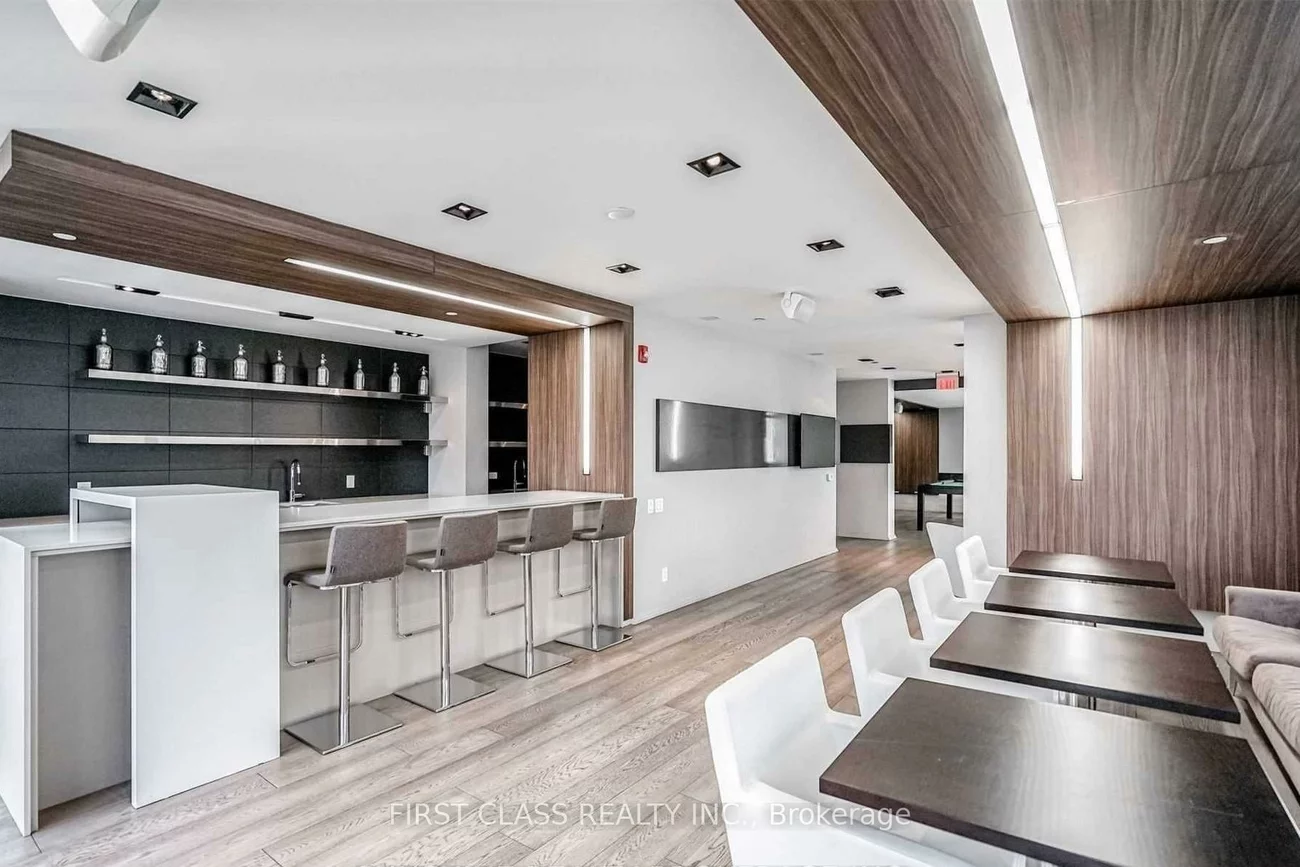 101, Peter, Waterfront Communities C1, Toronto