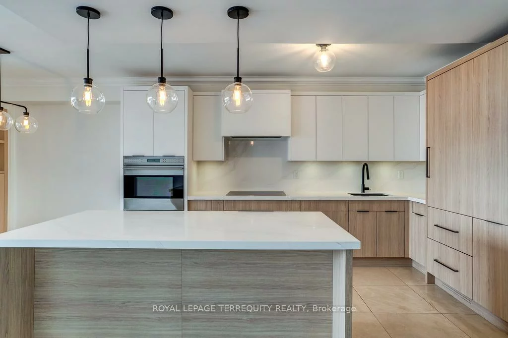 33, Harbour, Waterfront Communities C1, Toronto