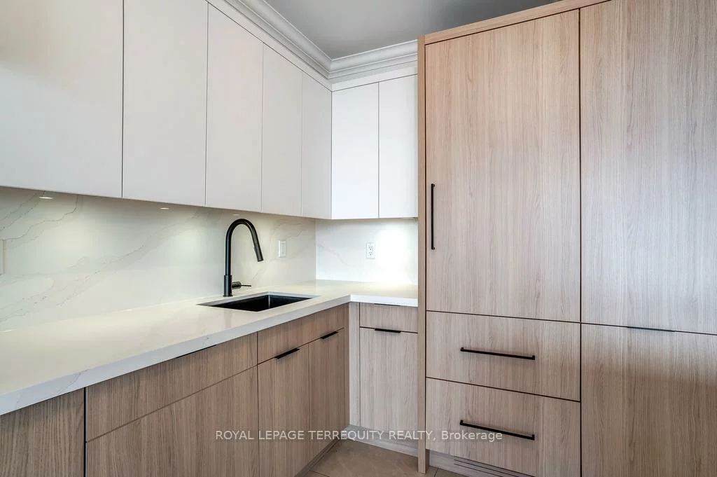 33, Harbour, Waterfront Communities C1, Toronto