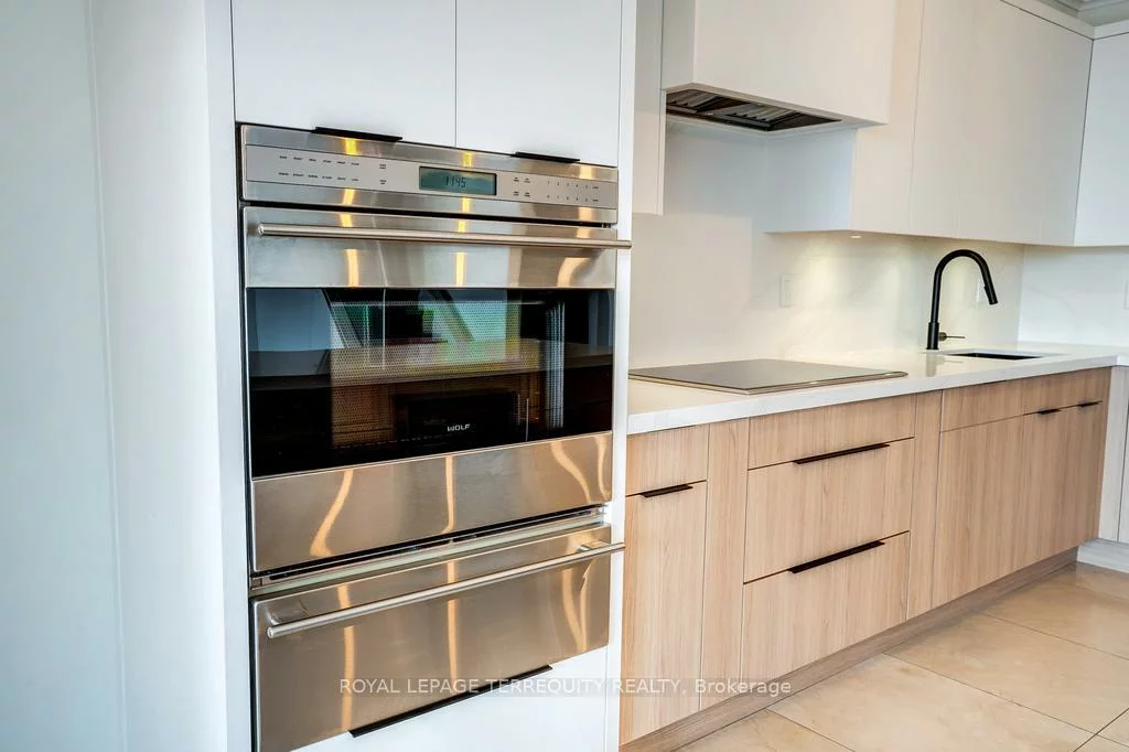 33, Harbour, Waterfront Communities C1, Toronto