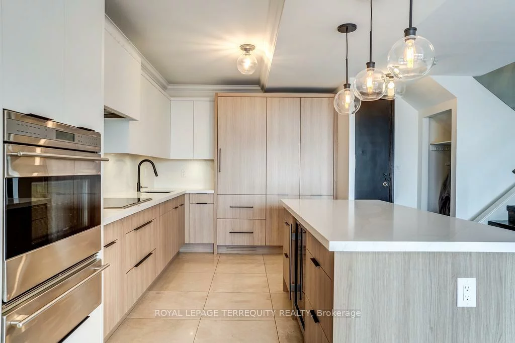 33, Harbour, Waterfront Communities C1, Toronto