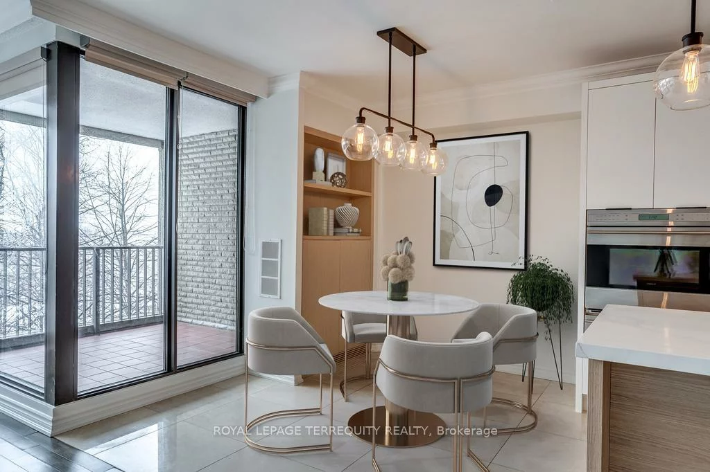 33, Harbour, Waterfront Communities C1, Toronto