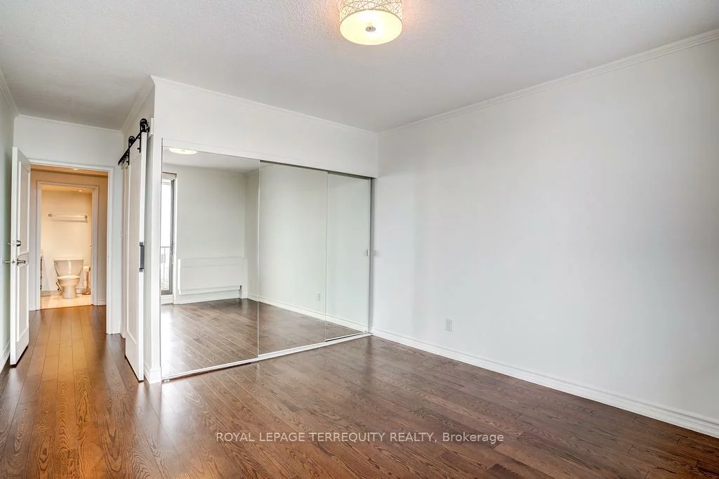 33, Harbour, Waterfront Communities C1, Toronto