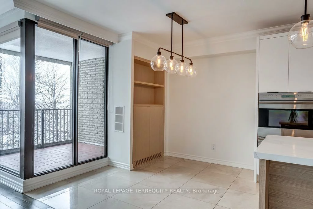 33, Harbour, Waterfront Communities C1, Toronto