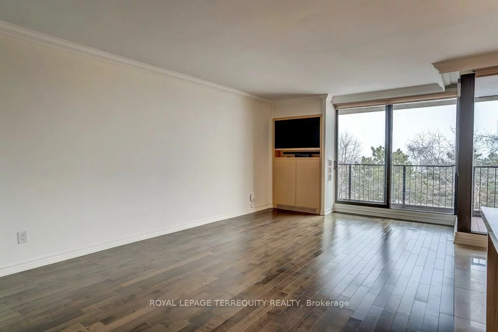 33, Harbour, Waterfront Communities C1, Toronto