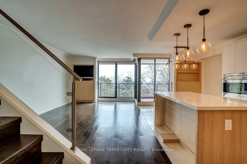 33, Harbour, Waterfront Communities C1, Toronto