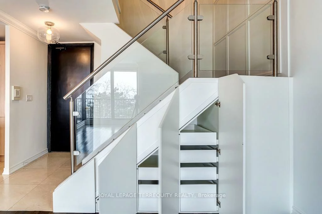 33, Harbour, Waterfront Communities C1, Toronto