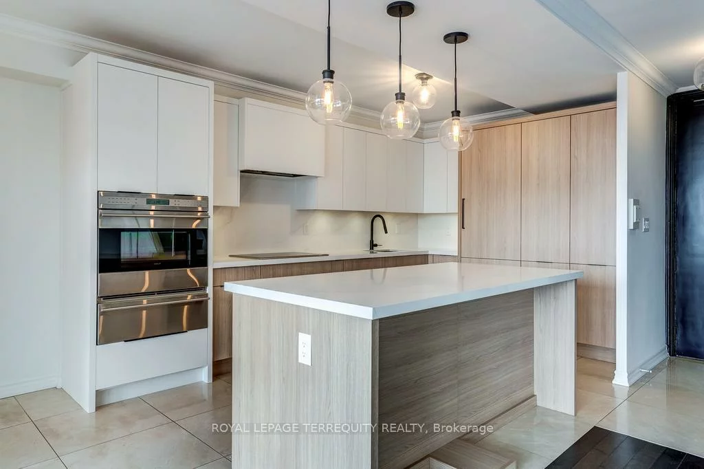 33, Harbour, Waterfront Communities C1, Toronto