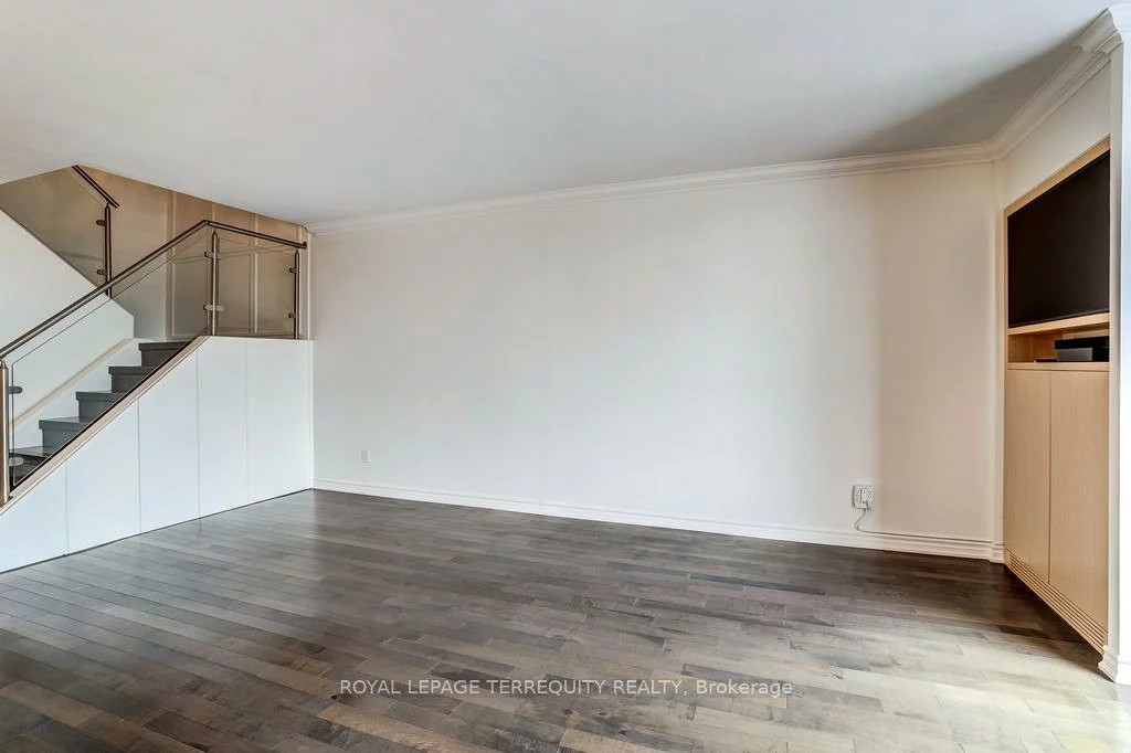 33, Harbour, Waterfront Communities C1, Toronto