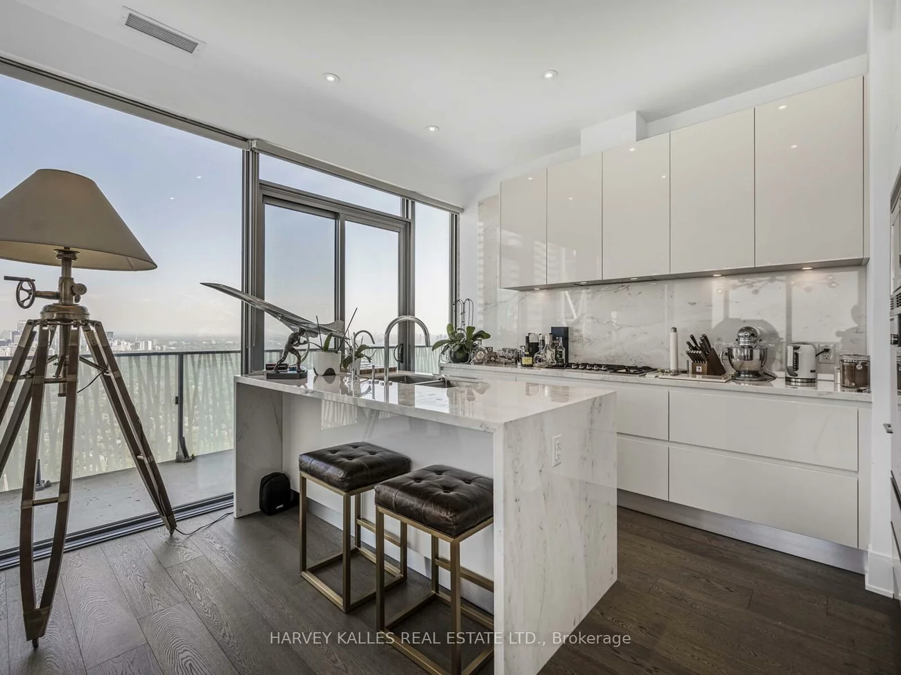 42, Charles, Church-Yonge Corridor, Toronto