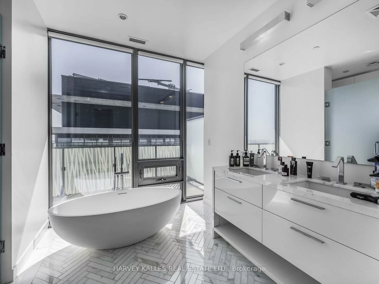 42, Charles, Church-Yonge Corridor, Toronto