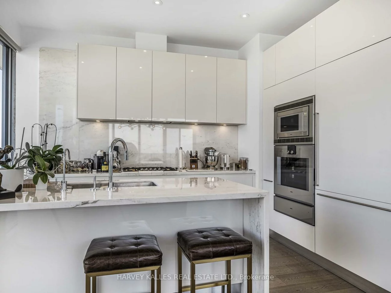 42, Charles, Church-Yonge Corridor, Toronto