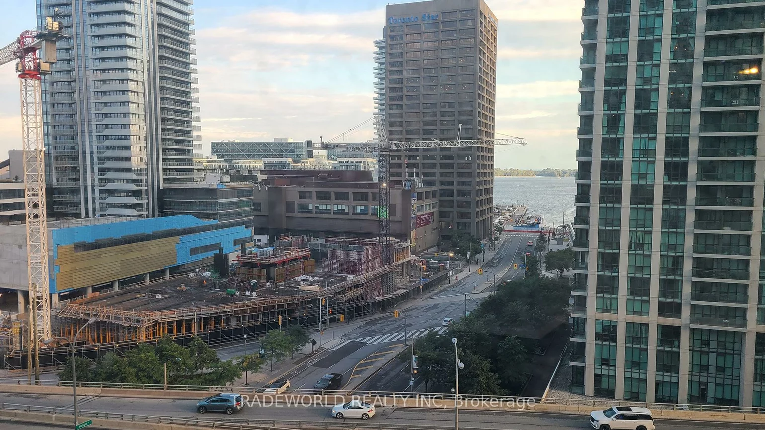 18, Yonge, Waterfront Communities C1, Toronto