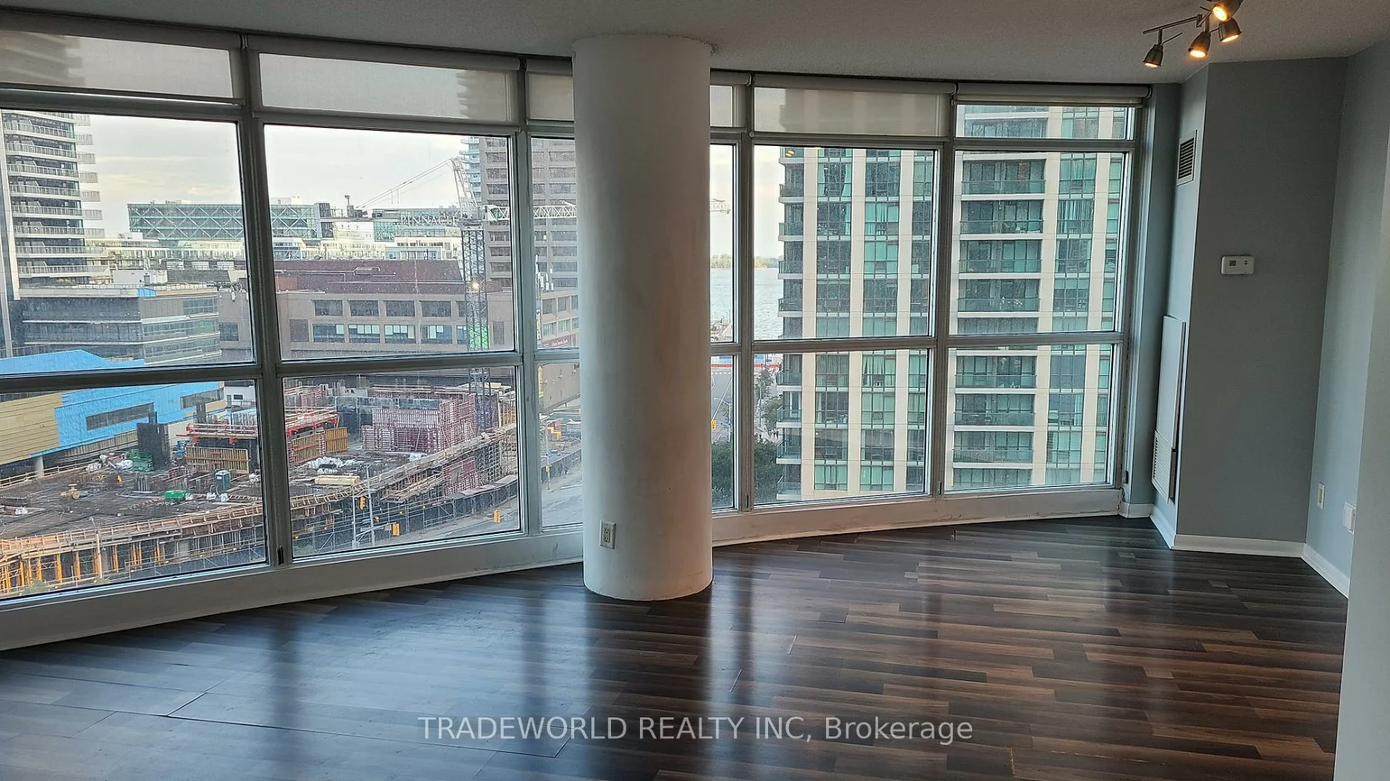 18, Yonge, Waterfront Communities C1, Toronto