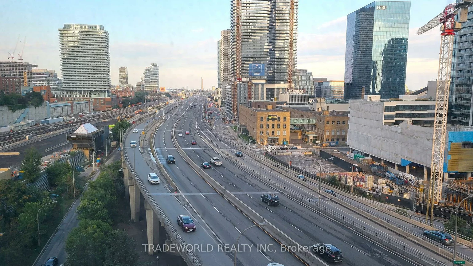 18, Yonge, Waterfront Communities C1, Toronto