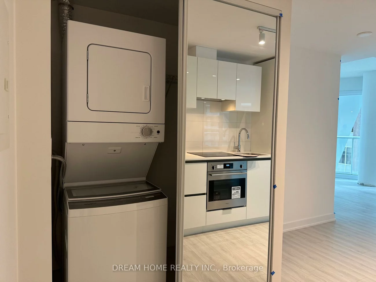 230, Simcoe, Kensington-Chinatown, Toronto