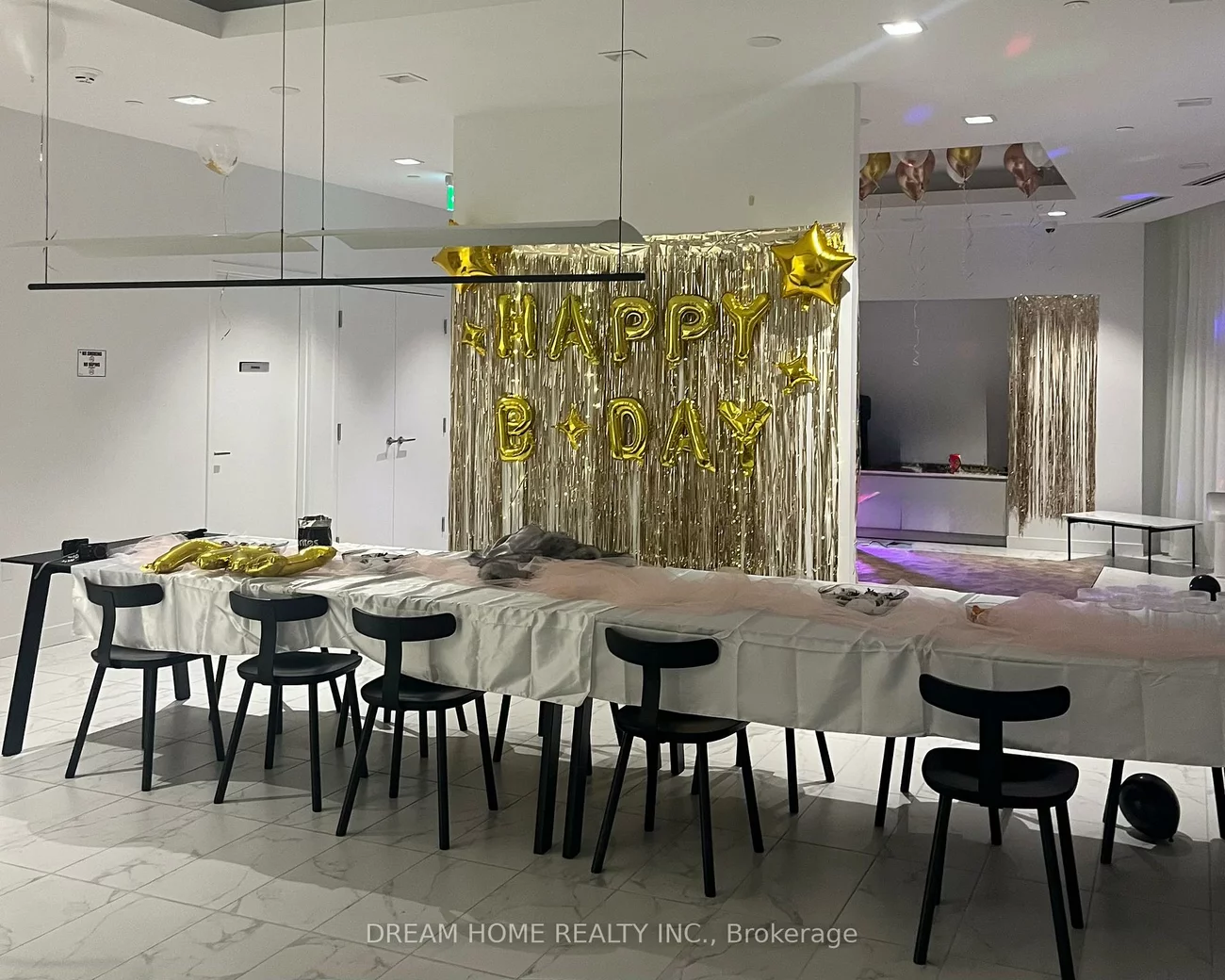 230, Simcoe, Kensington-Chinatown, Toronto