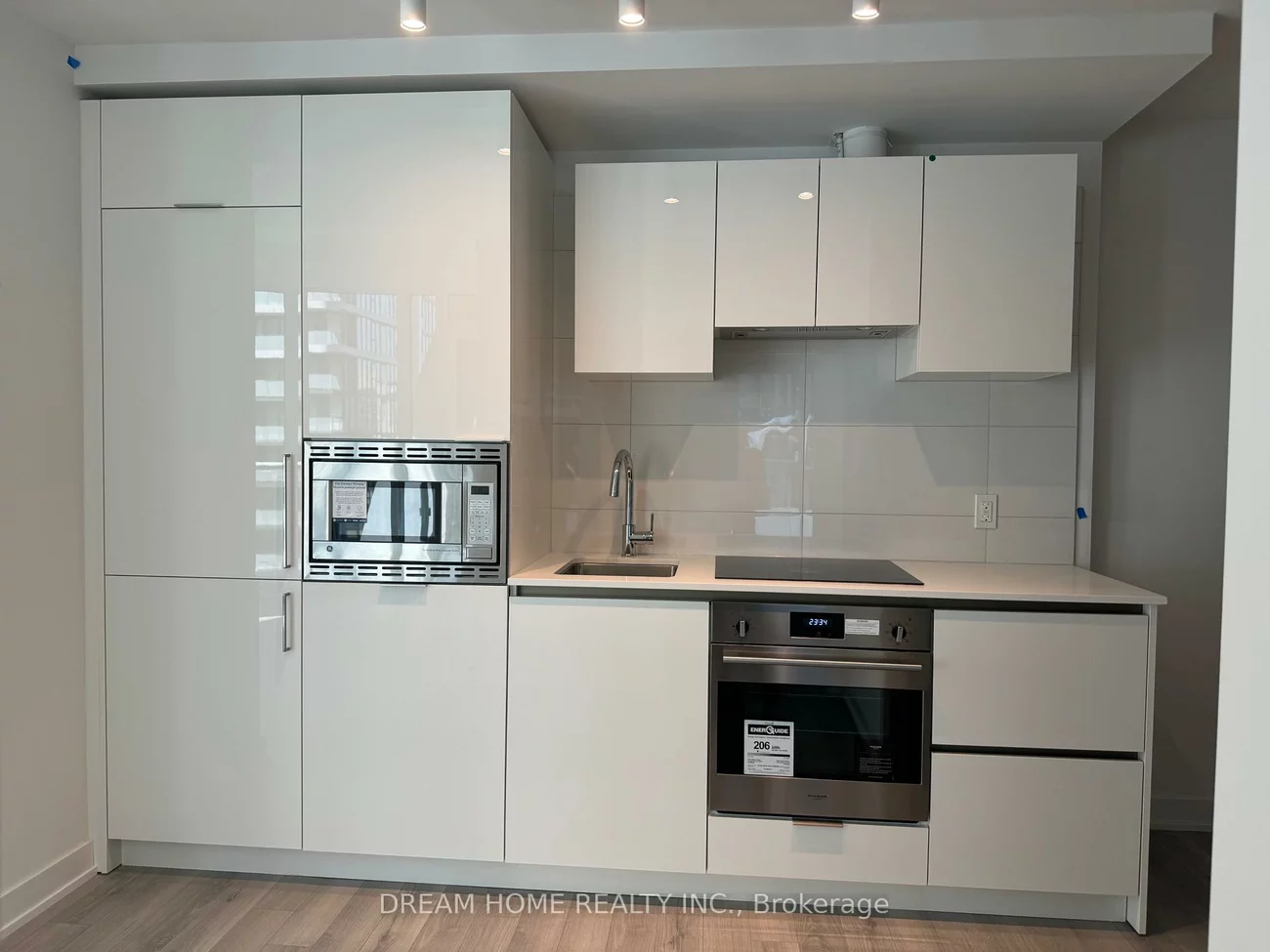 230, Simcoe, Kensington-Chinatown, Toronto