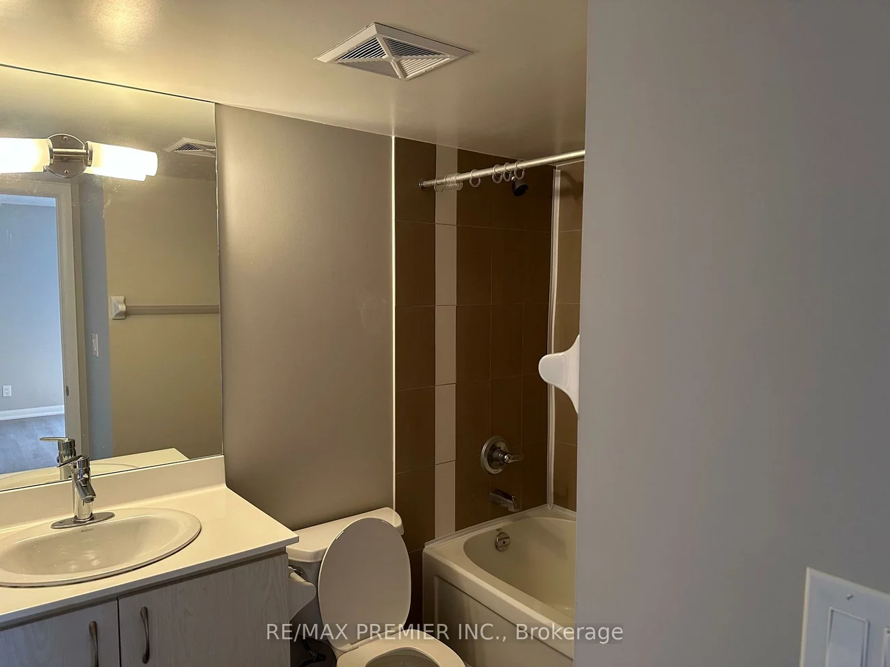 5793, Yonge, Newtonbrook East, Toronto