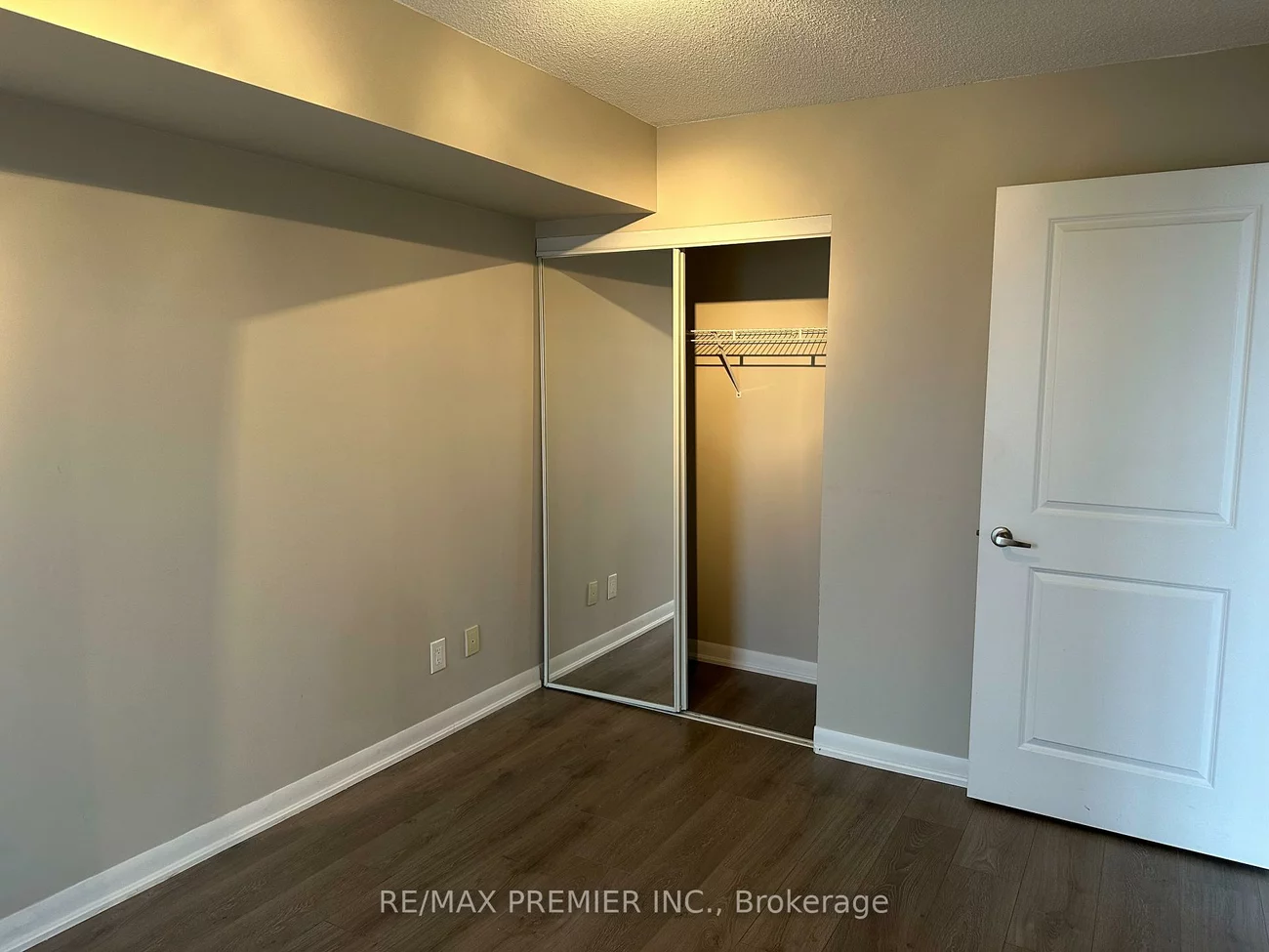 5793, Yonge, Newtonbrook East, Toronto