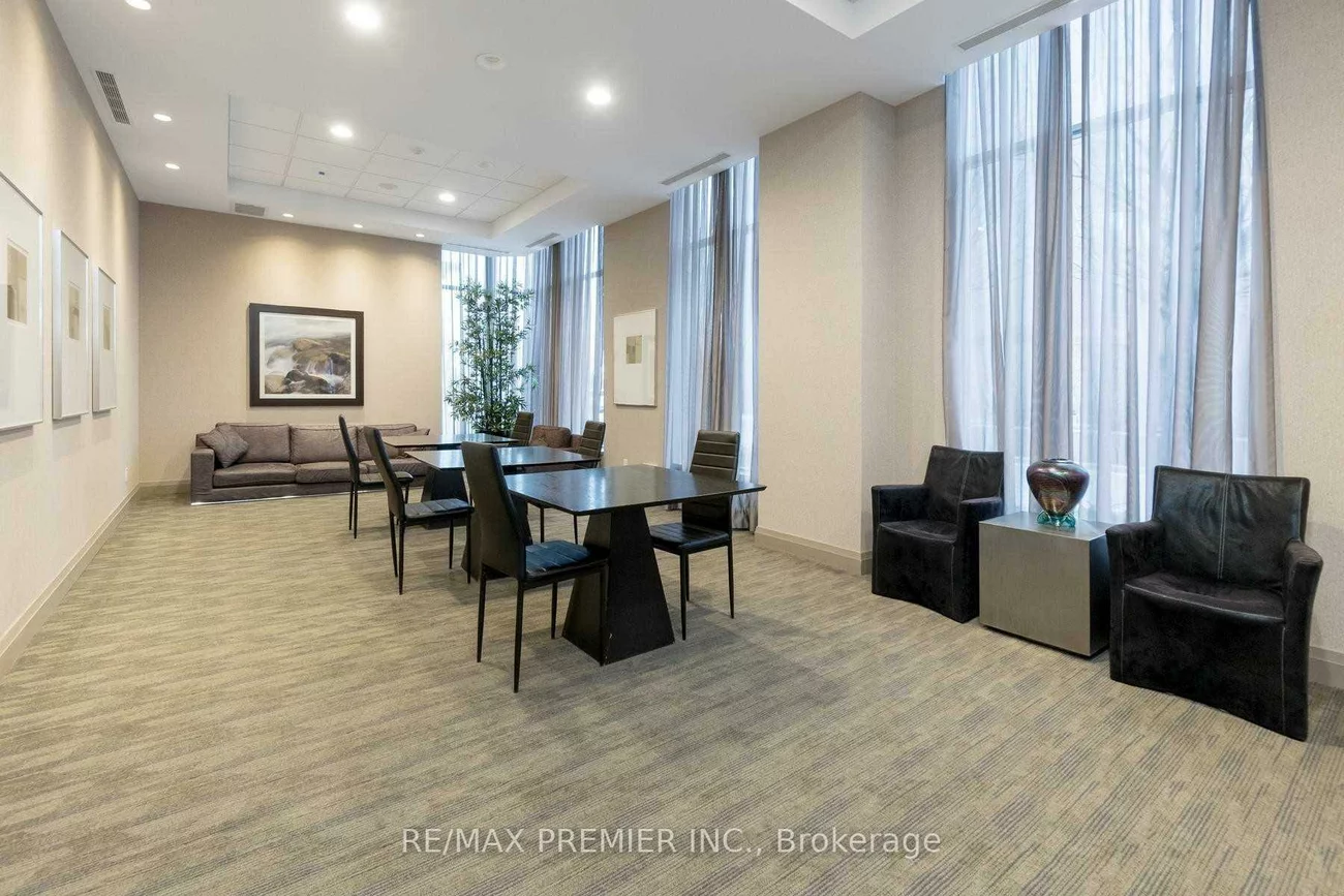 5793, Yonge, Newtonbrook East, Toronto