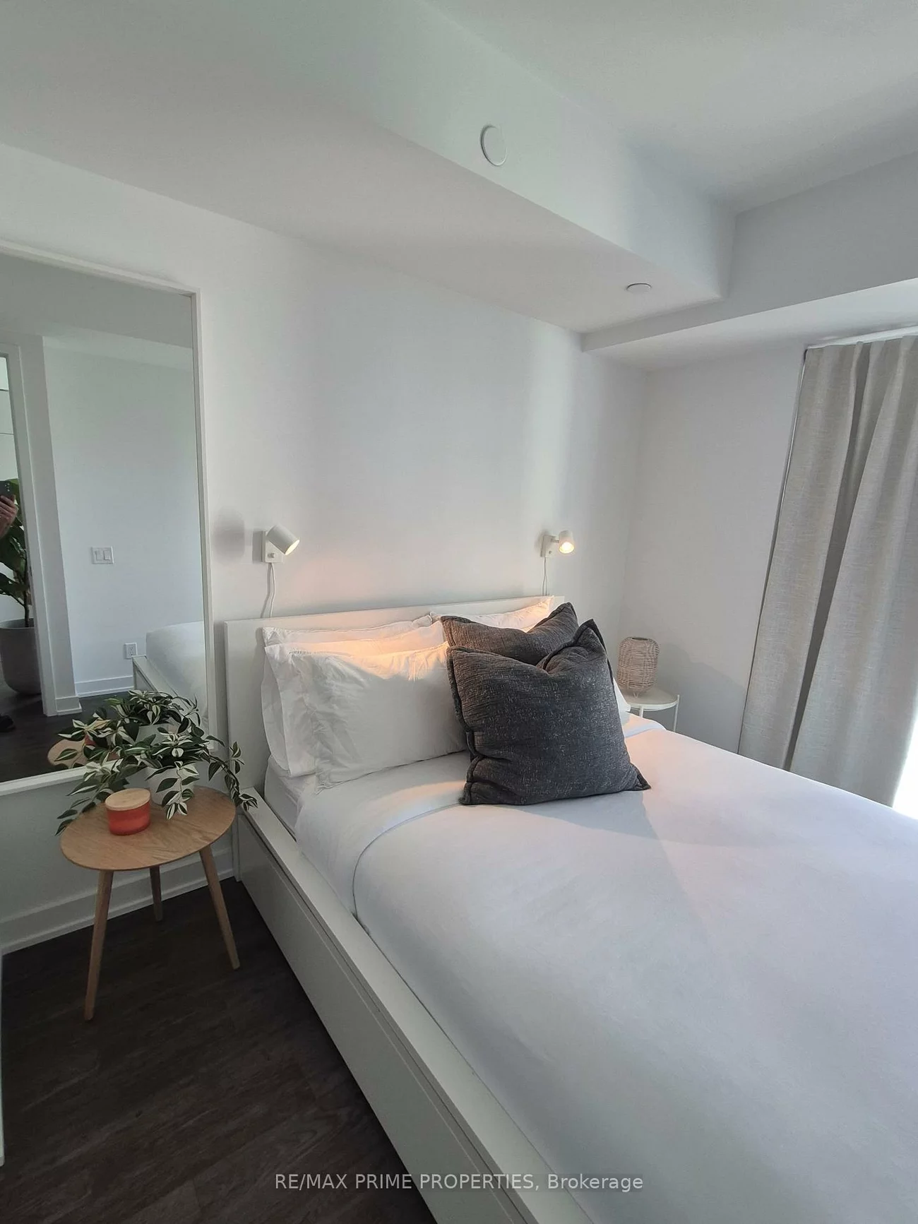 88, Queen, Church-Yonge Corridor, Toronto