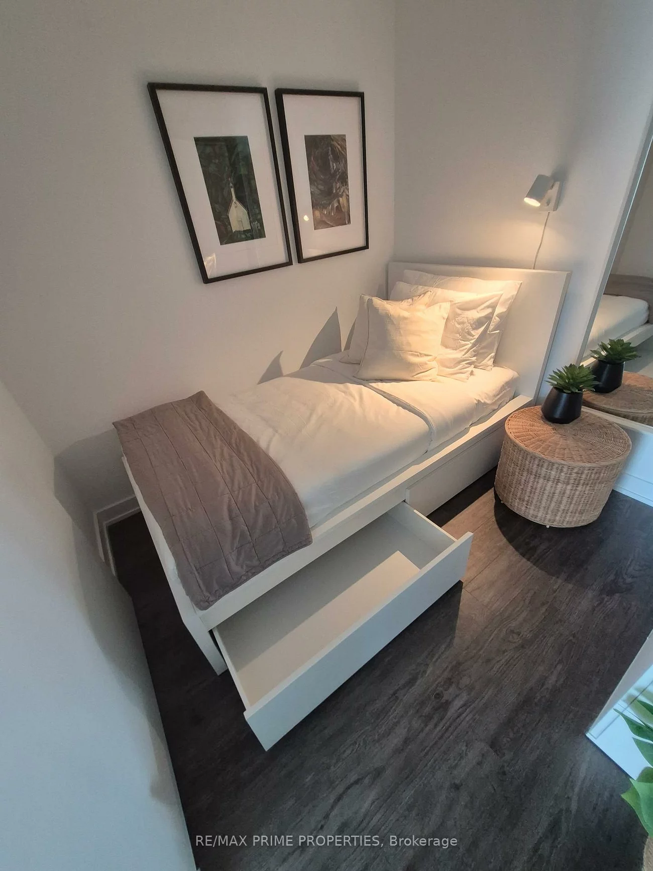 88, Queen, Church-Yonge Corridor, Toronto