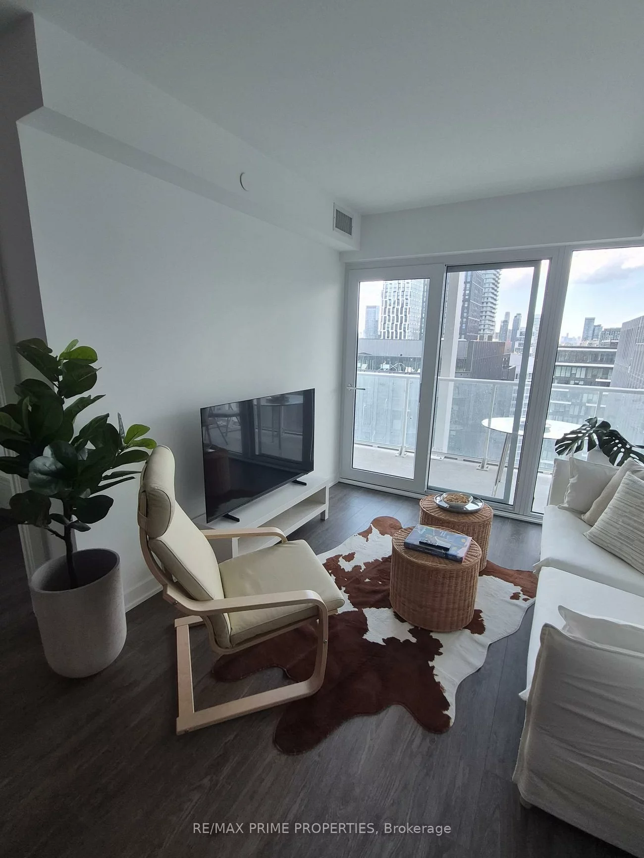 88, Queen, Church-Yonge Corridor, Toronto