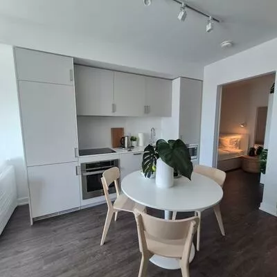 88, Queen, Church-Yonge Corridor, Toronto