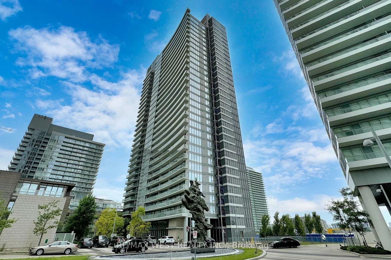 121, McMahon, Bayview Village, Toronto