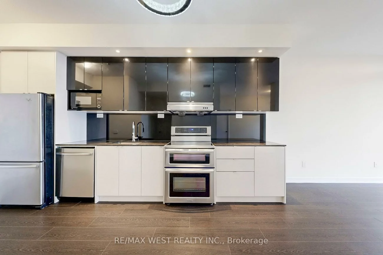 121, McMahon, Bayview Village, Toronto