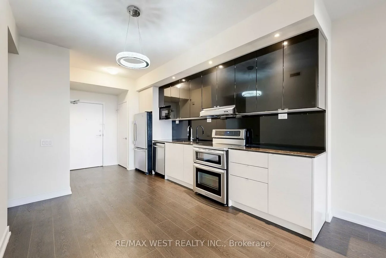 121, McMahon, Bayview Village, Toronto