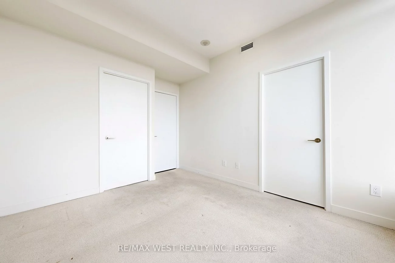 121, McMahon, Bayview Village, Toronto