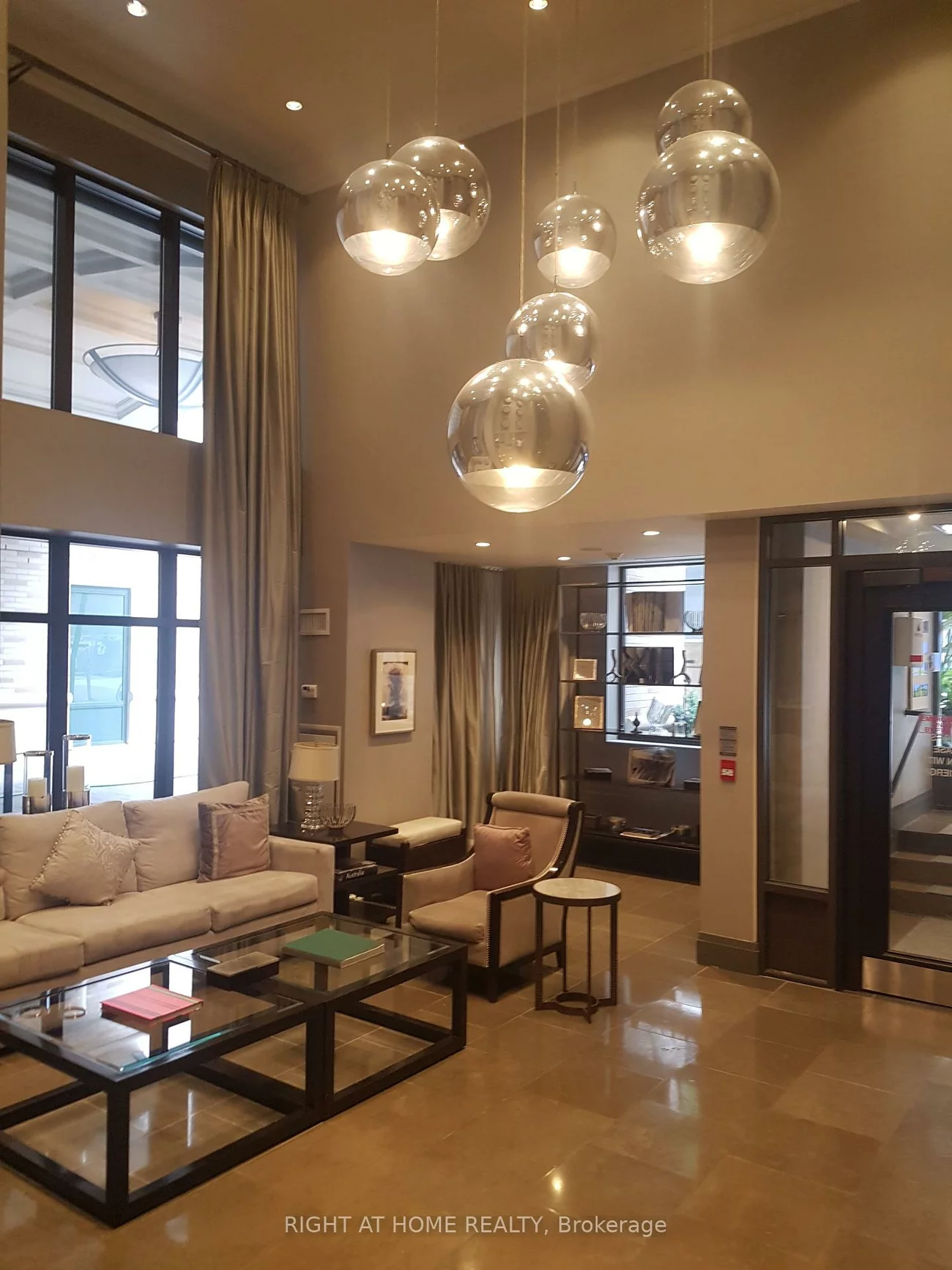 35, Hayden, Church-Yonge Corridor, Toronto