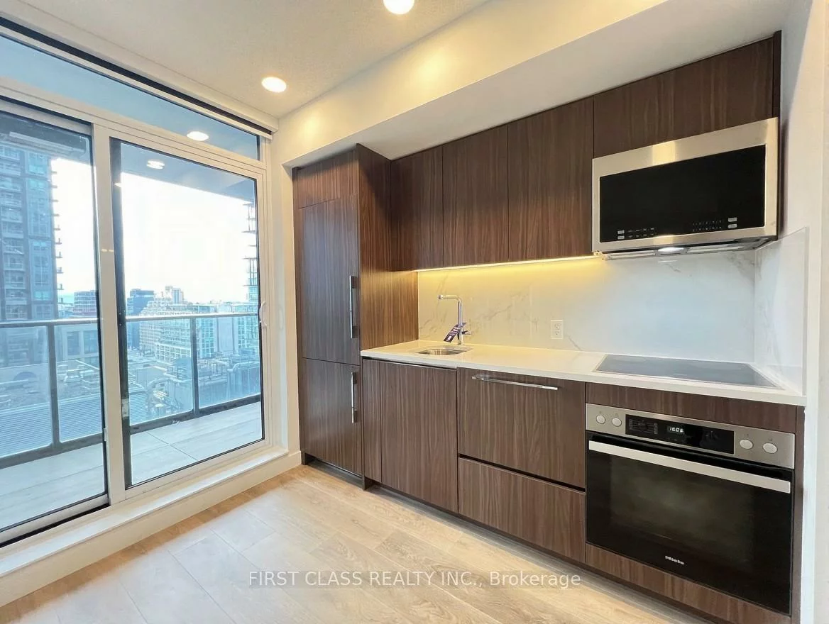 38, Widmer, Waterfront Communities C1, Toronto