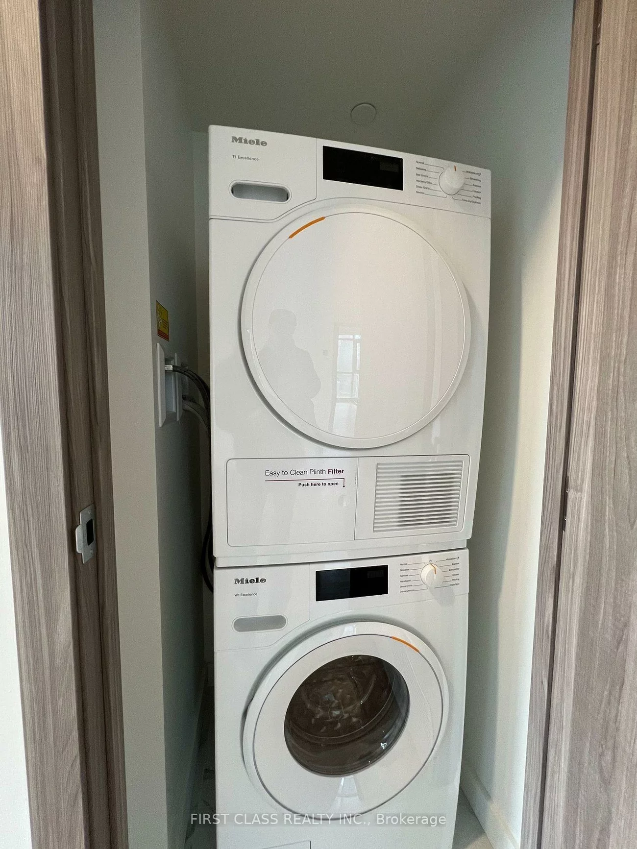 38, Widmer, Waterfront Communities C1, Toronto