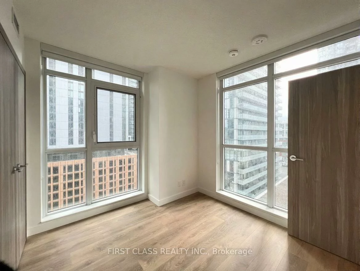 38, Widmer, Waterfront Communities C1, Toronto