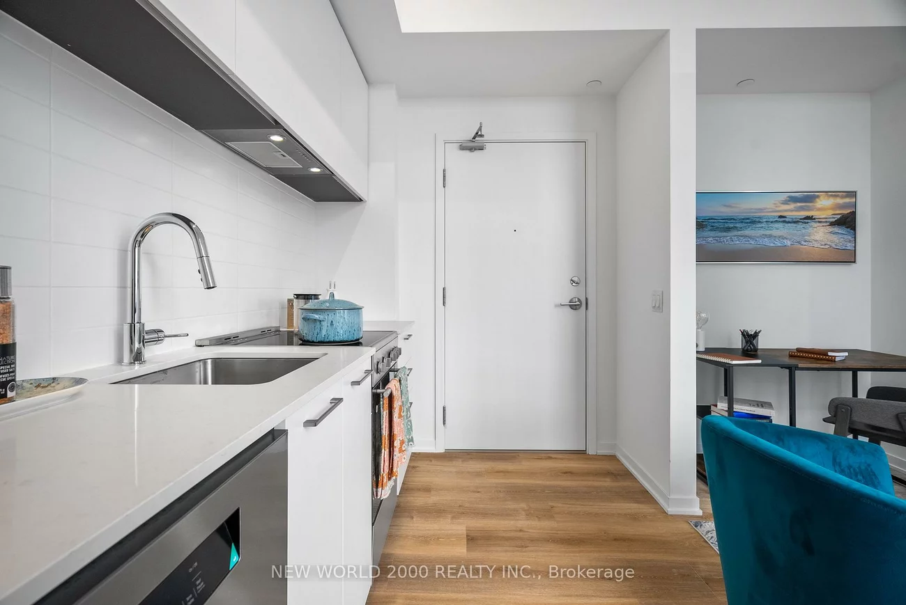 101, Roehampton, Mount Pleasant West, Toronto