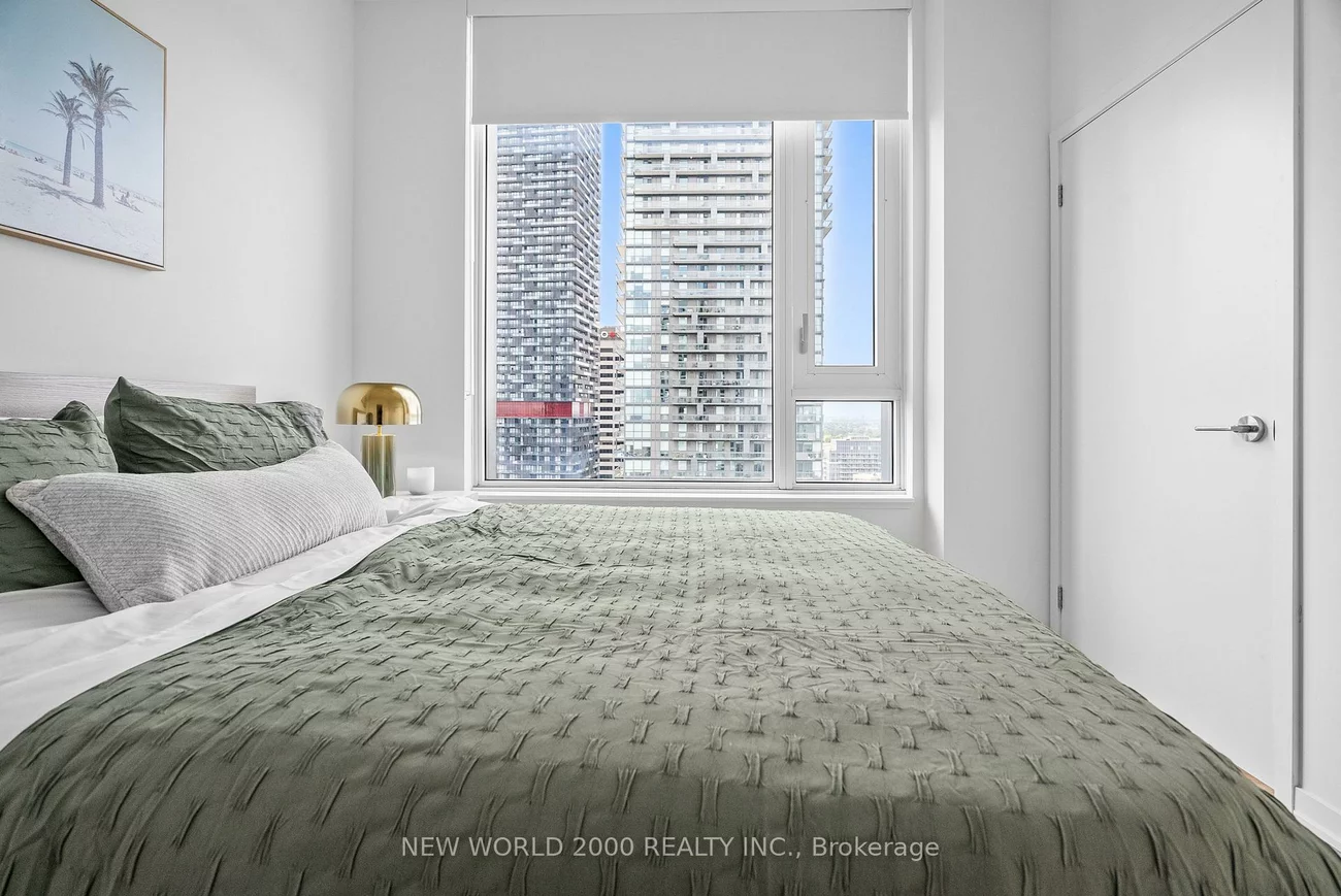 101, Roehampton, Mount Pleasant West, Toronto